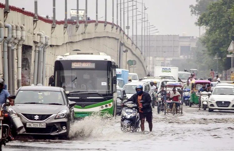 weather update hindi  भारत के 16 राज्यों में बारिश का अलर्ट मौसम विभाग ने जारी किया पूर्वानुमान
