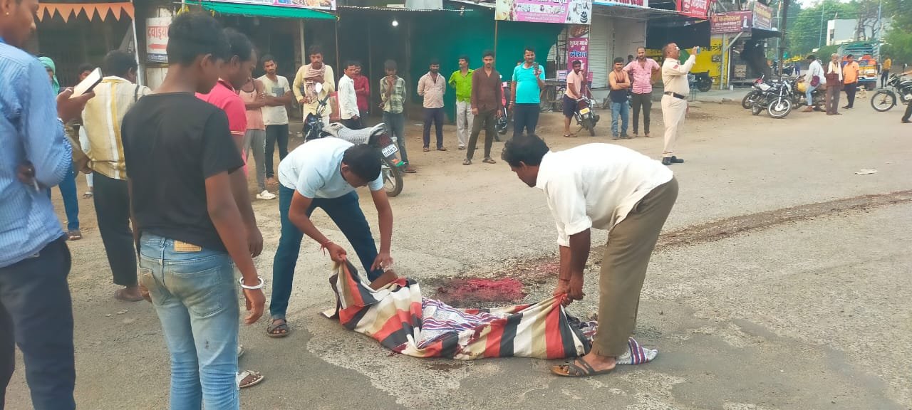 कंटेनर ने पैदल जा रहे बुजुर्ग को कुचला बुजुर्ग की मौके पर मौत