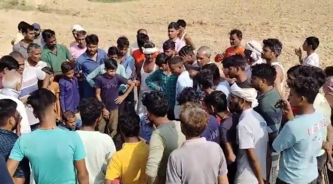 bhind news मिट्टी की खदान धंसने से युवक की दर्दनाक मौत