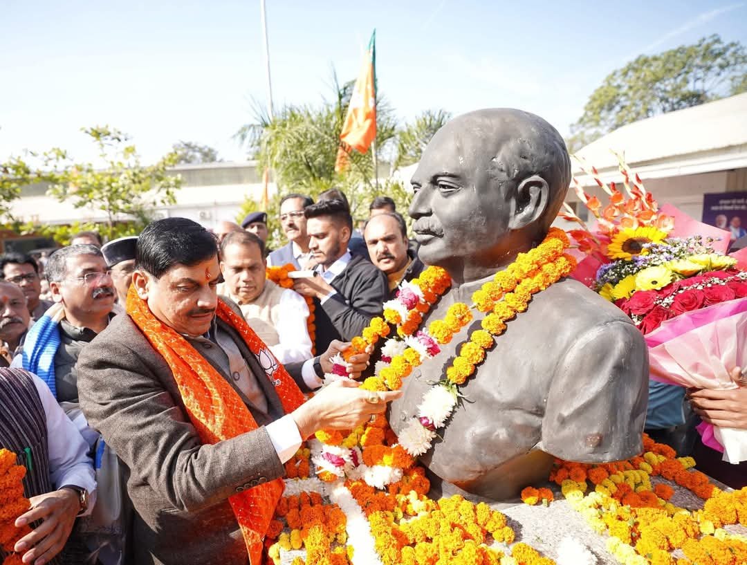 mp bjp बीजेपी ने प्रदेश सरकार के एक वर्ष की सफलता पर महापुरुषों को किया नमन