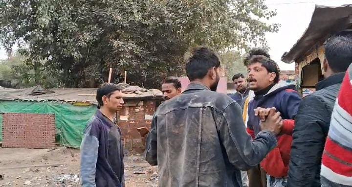 jalaun उधार पैसा न देने पर दुकानदार पर दबंगों का हमला सिर फोड़ा