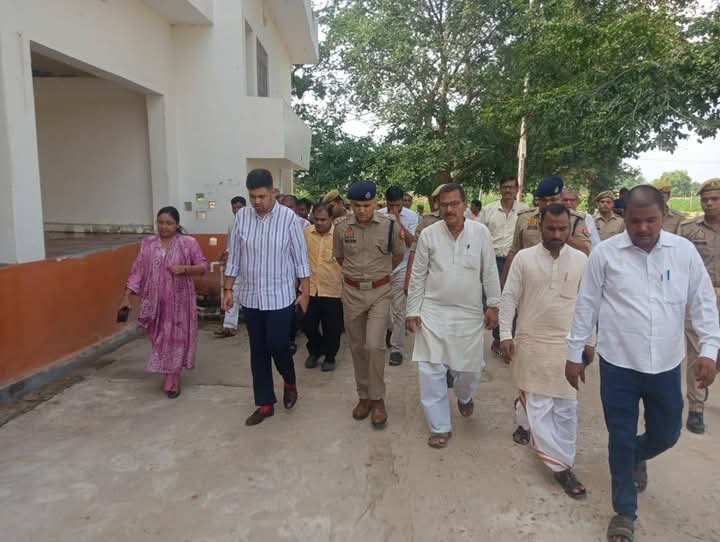 सुनासीर नाथ मंदिर मल्लावां में कांवड़ यात्रा और श्रावण मेले की तैयारियों का जिलाधिकारी ने लिया जायजा