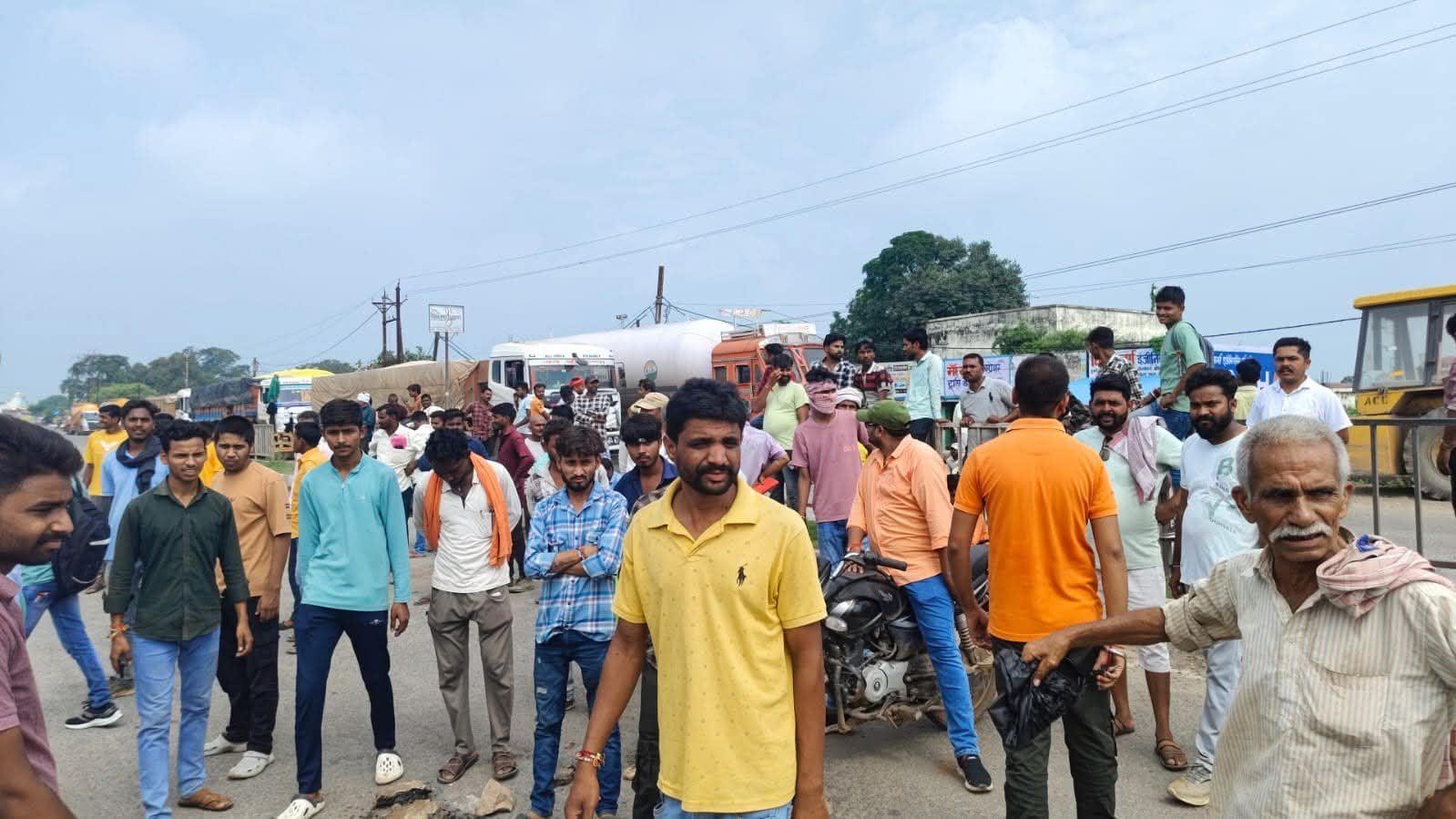 सतना जिले में यूरिया खाद की किल्लत किसानों की परेशानी धरना-प्रदर्शन की चेतावनी