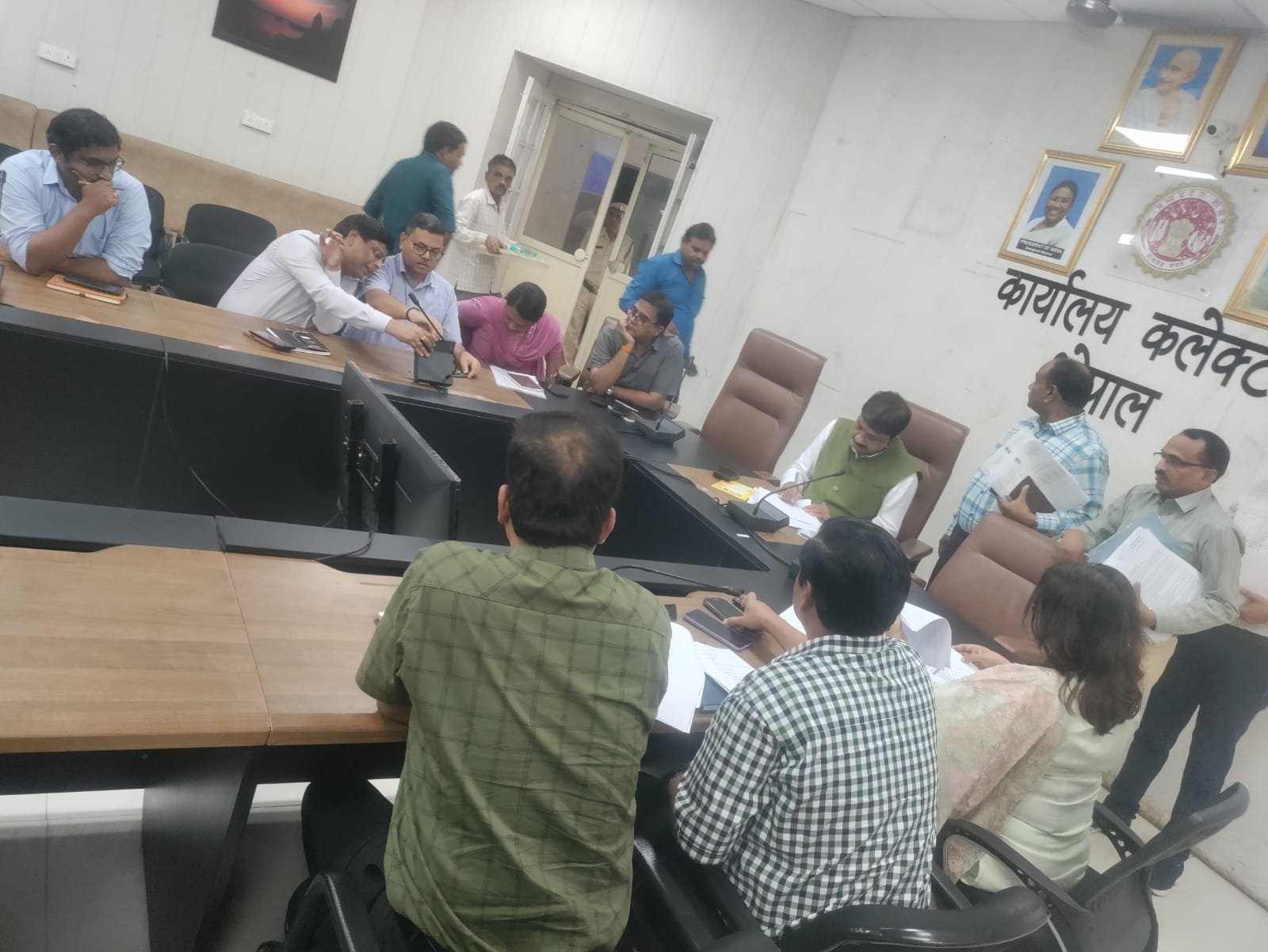 सांसद आलोक शर्मा ने कहा -बिना अनुमति और noc के शहर में कोई नया ट्रांसफार्मर नहीं लगाया जाए