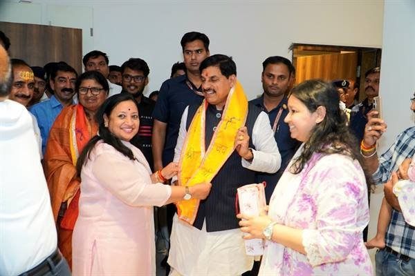 युद्ध के बीच विदेश में फंसा उज्जैन का जैन परिवार लौटा सुरक्षित सीएम डॉ मोहन यादव को कहा धन्यवाद