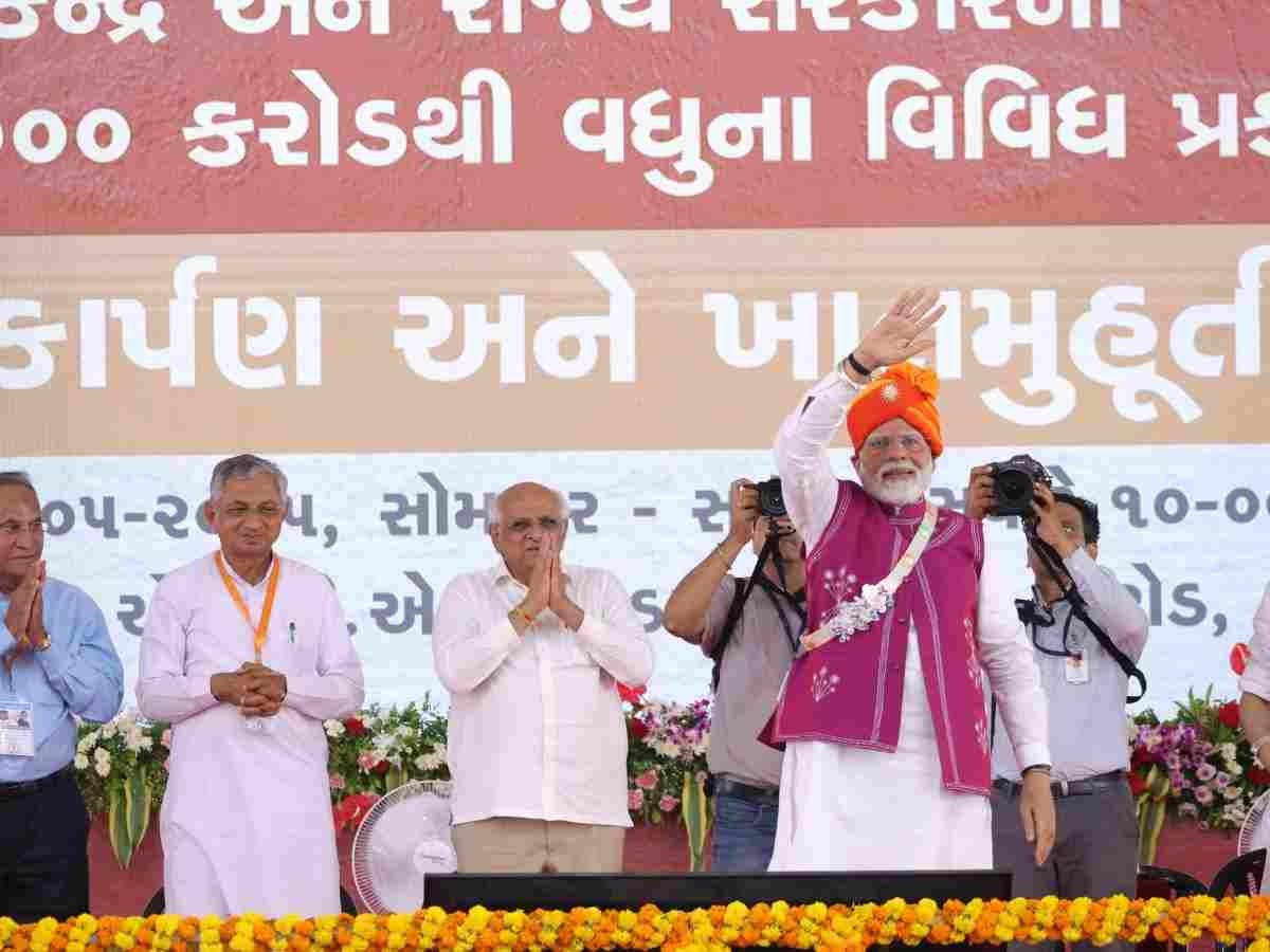PM Modi in Gujarat: PM ने किया लोकोमोटिव संयंत्र का उद्घाटन किया, CM पटेल ने की विकास कार्यों की सराहना