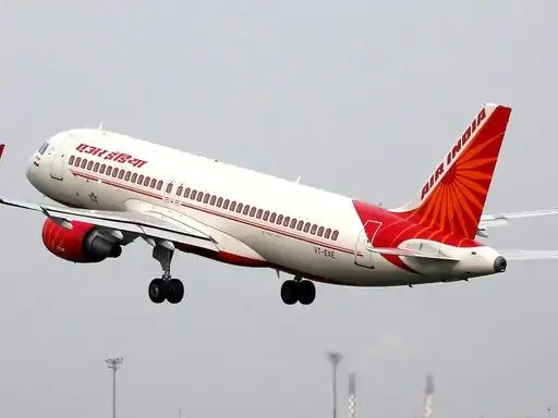  एअर इंडिया सिंगापुर की दो फ्लाइट्स सस्पेंड की 19 घरेलू रूट्स पर घटाई फ्लाइट्स