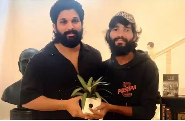 allu arjun  अल्लू अर्जुन से मिलने के लिए अलीगढ़ से साइकिल चलाकर हैदराबाद पहुंचा फैन  ये काम सबका दिल जीत रहा है