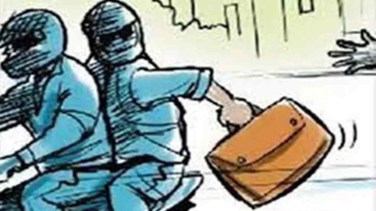 mahu news  महू में दिनदहाड़े 10 लाख की लूट