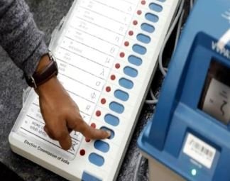 cg municipal election voting evm issue छत्तीसगढ़ नगरीय निकाय चुनाव के लिए वोटिंग जारी ईवीएम में खराबीवोटिंग प्रभावित