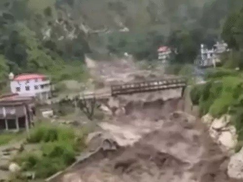 हिमाचल के कोटखाई में बादल फटाः तेलंगाना से लेकर बिहार तक भारी बारिश