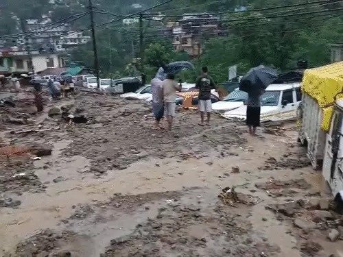 बादल नहीं फटा जैसे आसमान ही टूटकर गिर पड़ा मंडी की रात जिसने हिला दिया