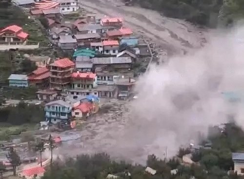 उत्तरकाशी में बादल फटाः गांव बह गया मासूम ज़िंदगियां मलबे में दबी