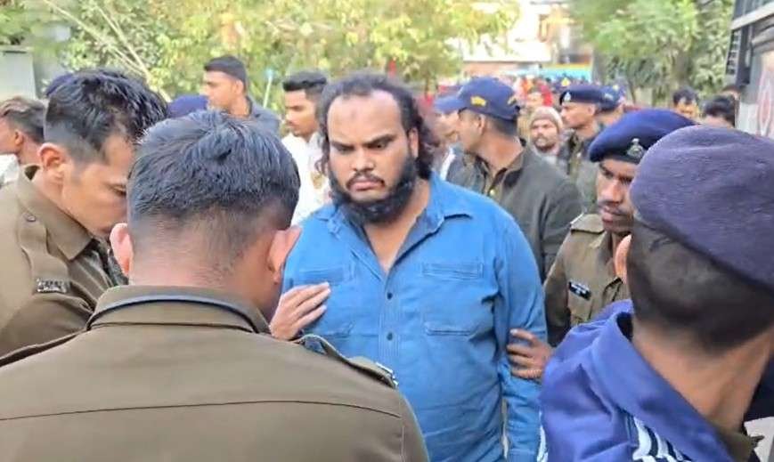 हिस्ट्रीशीटर पकड़ने गई पुलिस पर हमला निशातपुरा में 21 गिरफ्तार