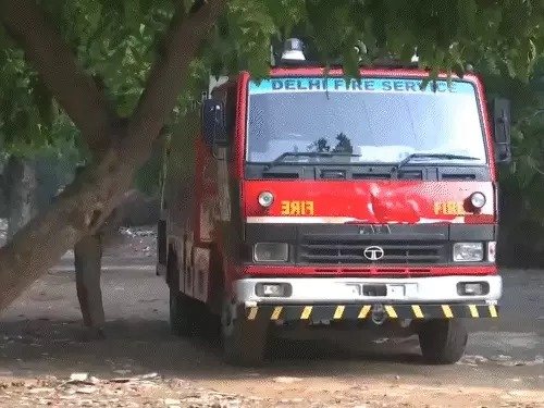  स्कूलों को बम से उड़ाने की साज़िश दिल्ली-बेंगलुरु में 80 से ज्यादा स्कूलों को धमकी