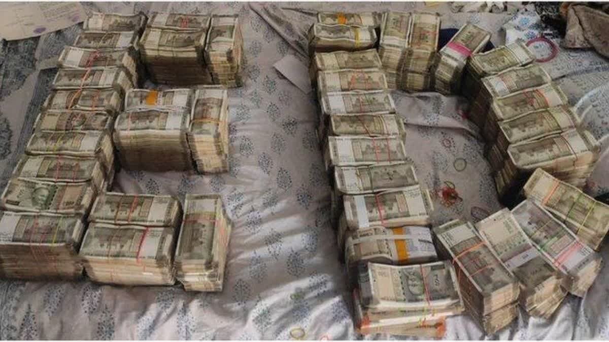 ईडी की बड़ी रेड  25 ठिकानों पर छापा 204 करोड़ नकद-15 करोड़ की क्रिप्टो जब्त