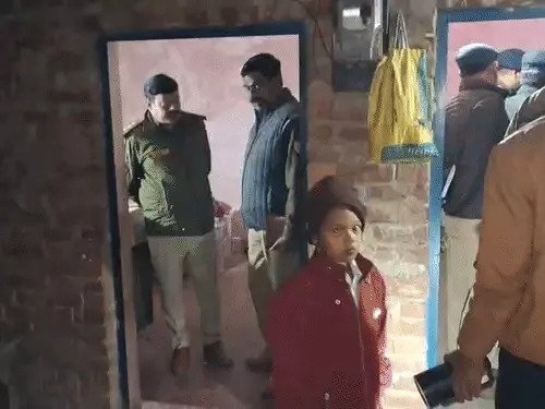 family murder news up बेटे ने की मां- बाप सहित 4 लोगों की हत्या भतीजा बना गवाह