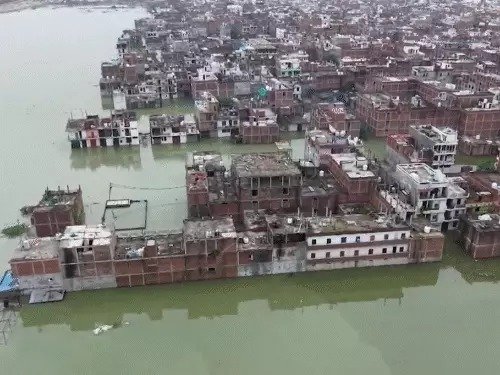 बारिश बनी आफत हिमाचल में लैंडस्लाइड sdm की मौत 11 जिलों में स्कूल बंद