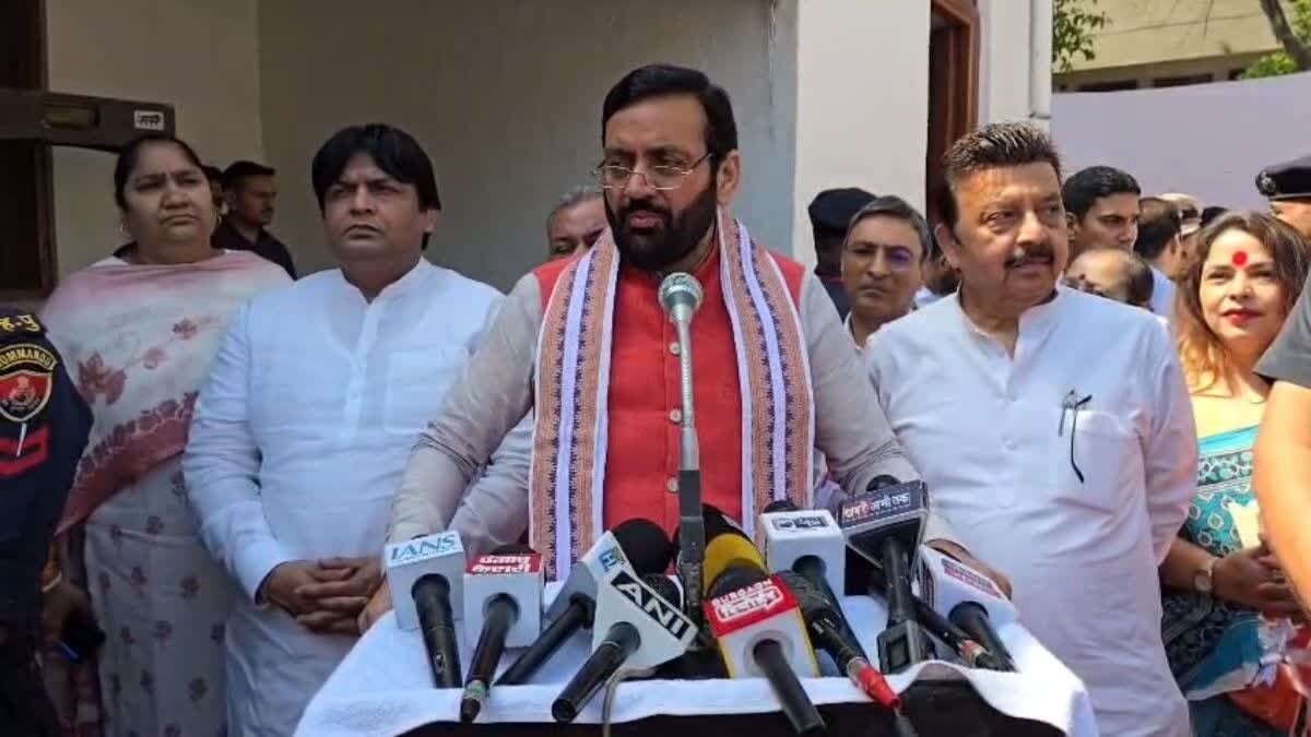 हरियाणा cm सैनी ने उठाया हुड्डा पर सवाल गुरुग्राम बैठक में 11 समस्याओं का मौके पर समाधान