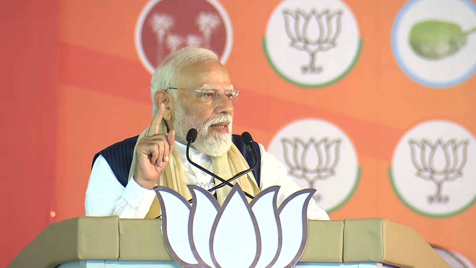 केरलम में pm बोले - कांग्रेस चाहती है कि वेस्ट एशियाई देश भारत को दुश्मन समझें