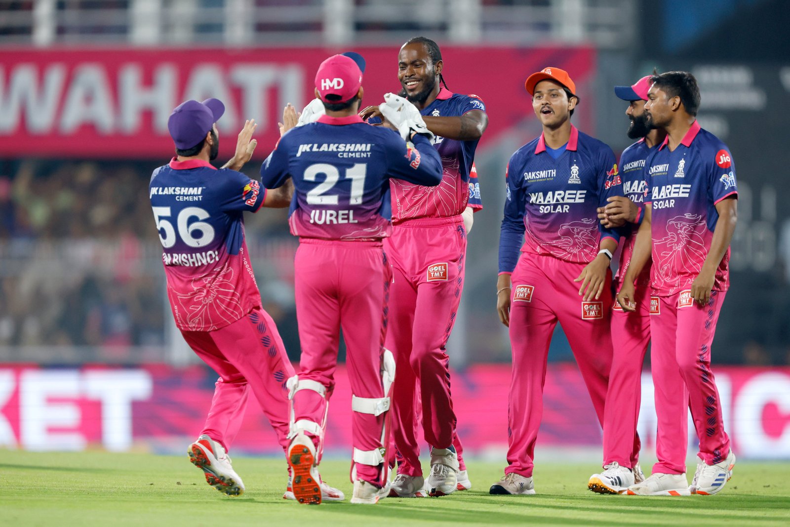 rr vs rcb फिल सॉल्ट का नहीं खुला खाता पडिक्कल आउट विराट को रवि ने किया बोल्ड