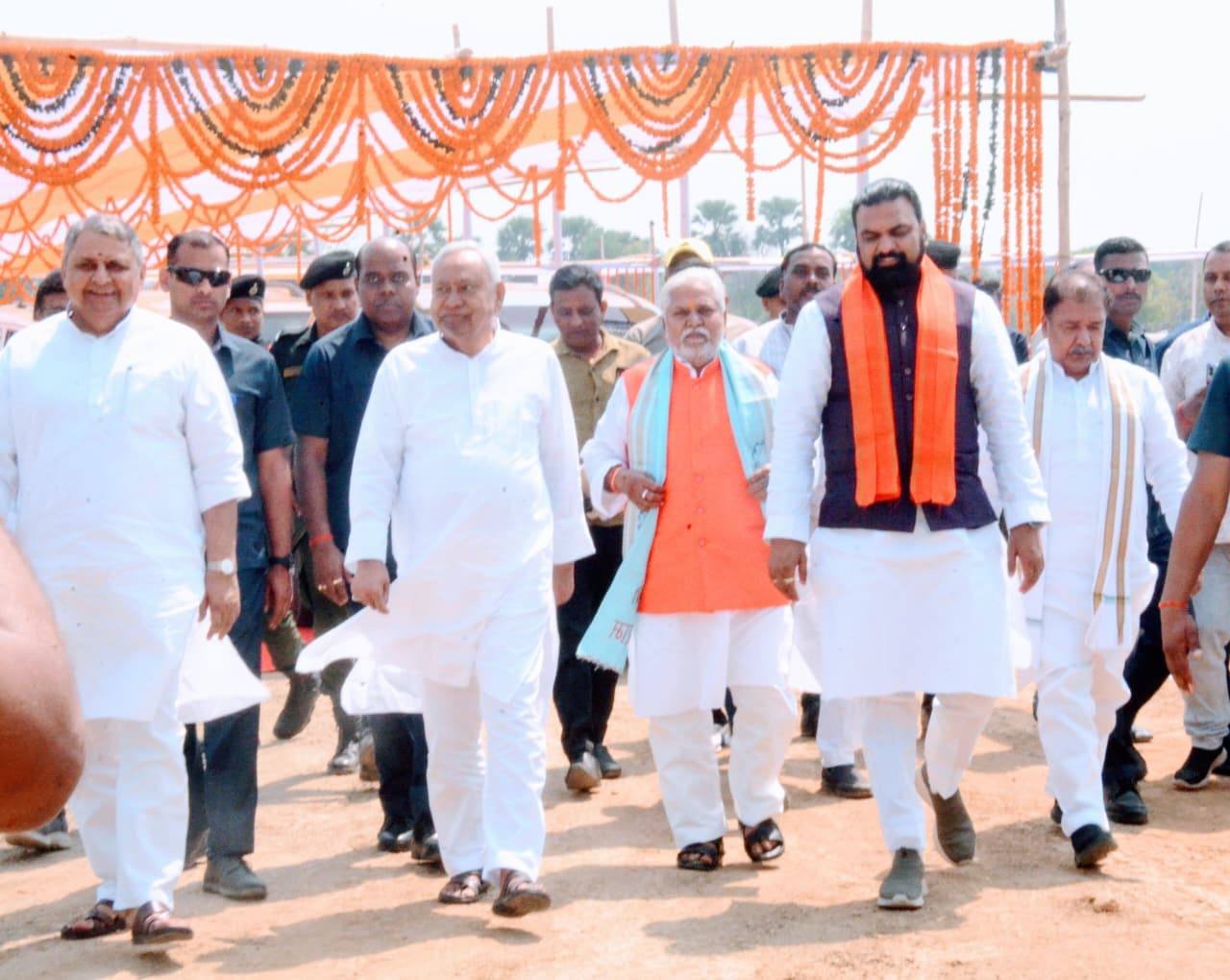 cm नीतीश ने किया गयाजी में 724 योजनाओं का उद्घाटन सब्जियों की घेराबंदी