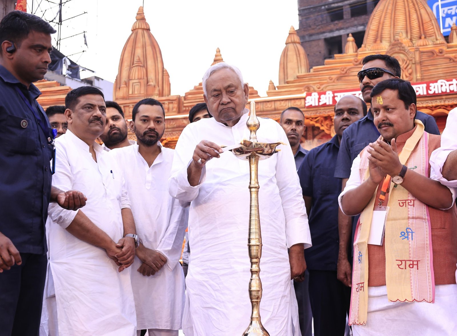 पटना में रामनवमी पर भव्य शोभायात्रा cm नीतीश ने किया शुभारंभ
