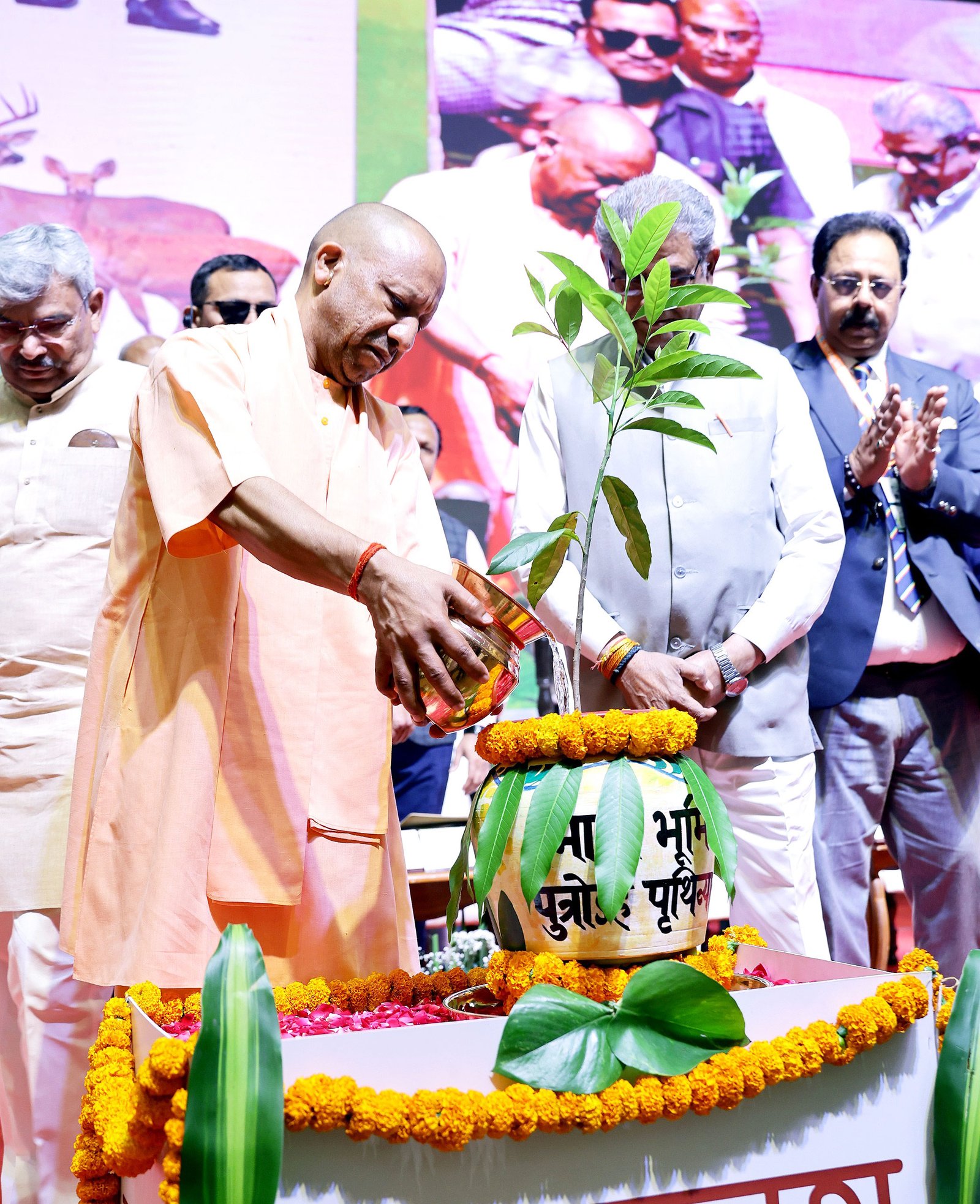 ‘वन और अर्थशास्त्र’ संवाद cm योगी बोले - वन बचेंगे तो भविष्य बचेगा