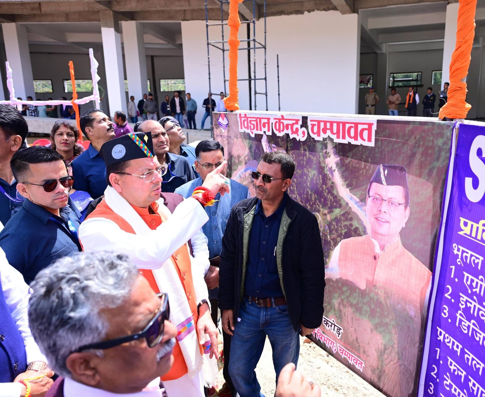 cm धामी ने किया साइंस सेंटर का निरीक्षण बाल वैज्ञानिकों से किया संवाद