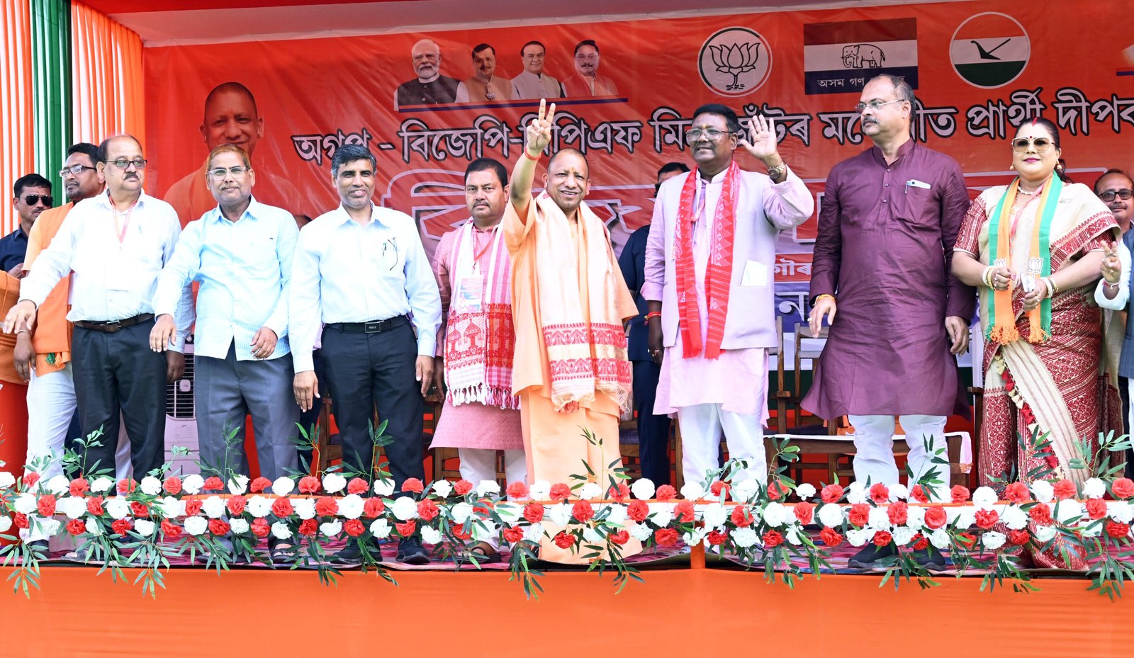 असम के चुनावी रण में उतरे cm योगी बोले - राज्य को घुसपैठ का अड्डा नहीं बनने देंगे