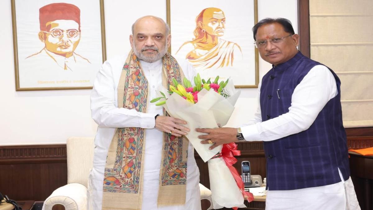 नक्सलवाद पर कसा शिकंजा विकास की नई राह पर बस्तर मुख्यमंत्री साय ने शाह को सौंपी रिपोर्ट