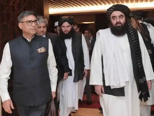 पहली बार भारत में तालिबान विदेश मंत्री दिल्ली में ‘झंडे’ का खेल और कूटनीतिक तकरार