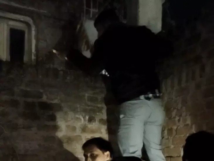 gwalior girlfriend murder प्रेमी ने हंसिए से गला रेतकर प्रेमिका की हत्या