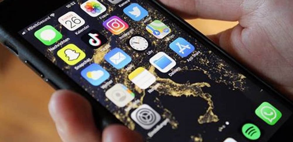 apple iphone का इस फीचर से होने वाला है तलाक पति ने 50 लाख पाउंड का केस किया