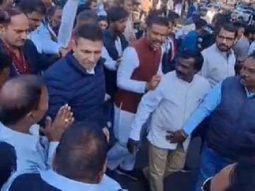 नेशनल हेराल्ड केस जीतू पटवारी समेत कांग्रेस कार्यकर्ताओं ने bjp कार्यालय का घेराव कर विरोध किया