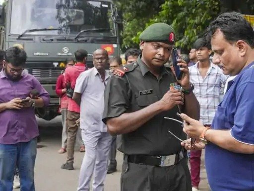  कोलकाता में सेना का ट्रक रोका क्या सेना और पुलिस में विवाद 