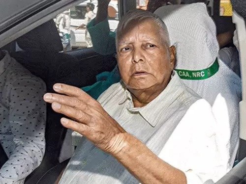 बिहार चुनाव लालू परिवार पर cbi का शिकंजा कोर्ट में हाजिरी के आदेश
