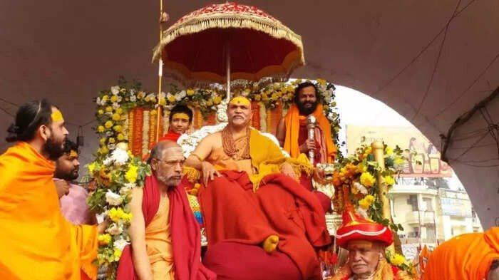 swami avimukteshwaranand anshan news शंकराचार्य अविमुक्तेश्वरानंद का अनशन जारी बोले- प्रशासन जब तक माफी नहीं मांगेगा फूटपाथ पर रहूंगा