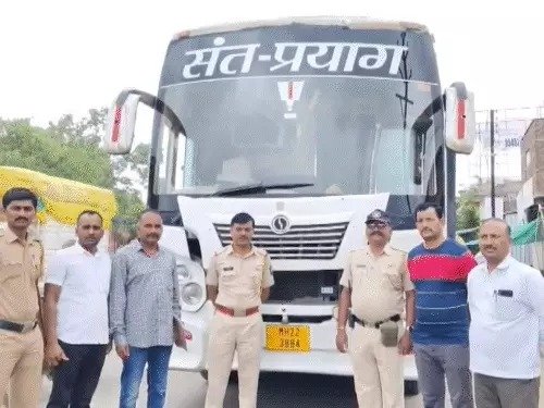महाराष्ट्र कपल ने चलती बस से नवजात को फेंका कुछ मिनट पहले हुई थी डिलीवरी