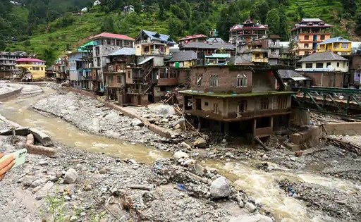 monsoon 2025 हिमाचल से चेन्नई तक मानसून का कहर 82 मौतें व हजारों घरों में पानी भरा