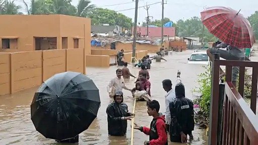 तूफान बना मानसून 19 राज्यों में बारिश up-बिहार में बिजली गिरने से तबाही ☔