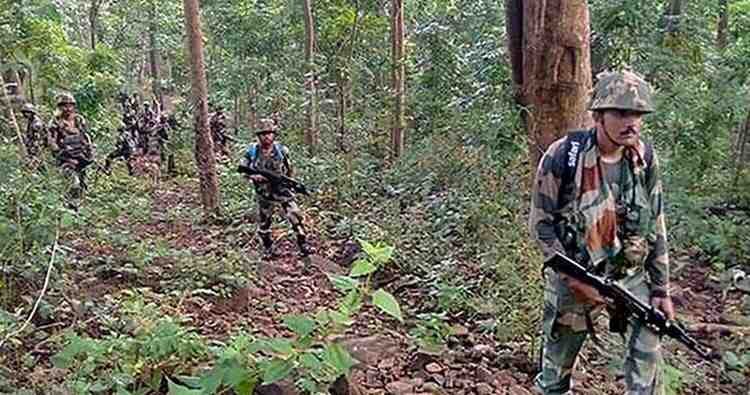 chhattisgarh naxalites surrender 10 दिन में 33 नक्सलियों का सरेंडर