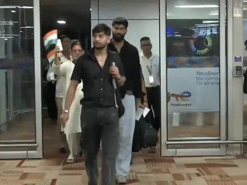  ऑपरेशन सिंधु ईरान से 290 और भारतीय देश लौटे एयरपोर्ट पर गूंजे वन्दे मातरम् के नारे