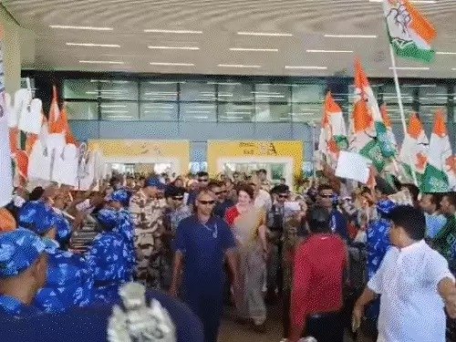 पटना में प्रियंका गांधी का महिला संवाद गरीबी बेरोजगारी और सिस्टम की बेरुख़ी