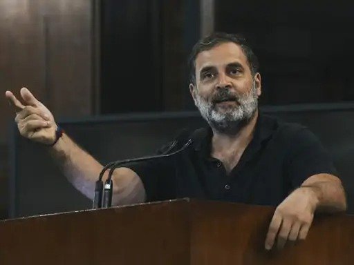 राहुल गांधी ने सरकार पर कसा तंज देश को मध्यकाल में धकेलने की साजिश
