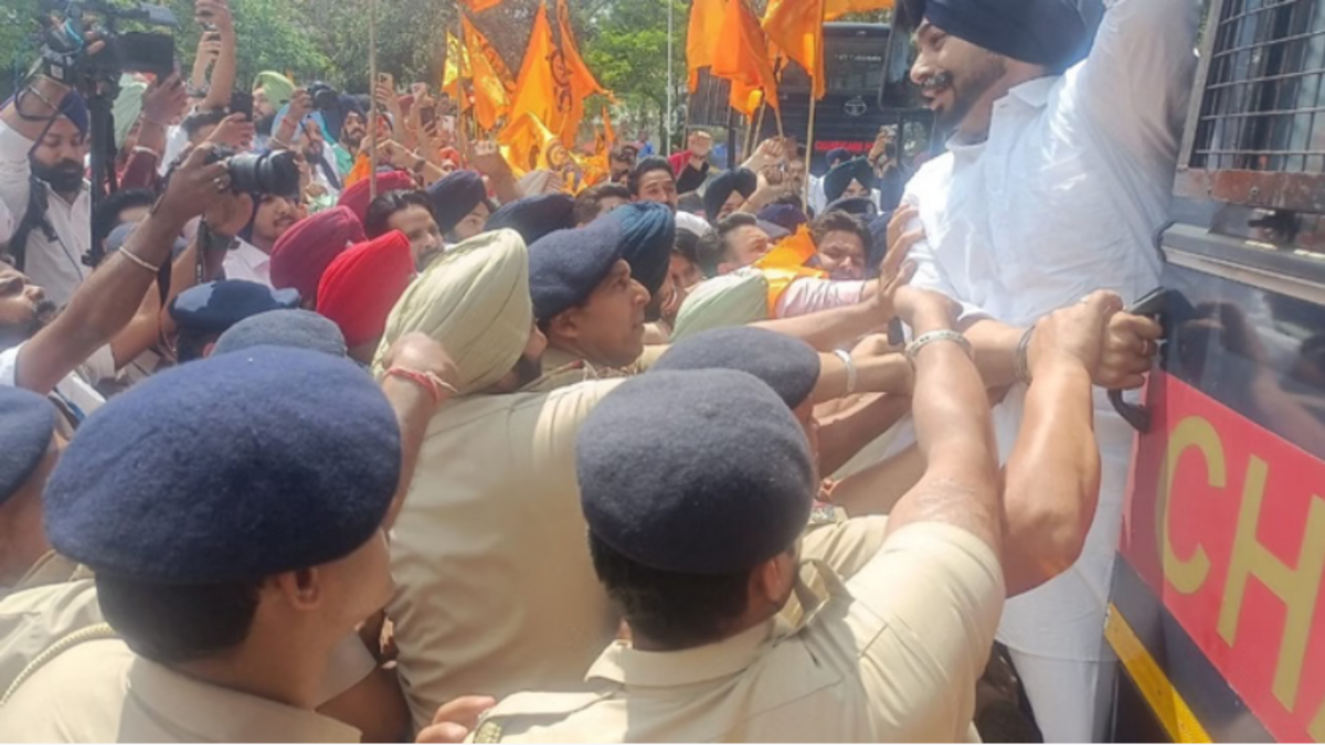 पंजाब सीएम मान के बयान पर मचा बवाल soi ने किया चंडीगढ़ में प्रदर्शन पुलिस ने रोका मार्च कई छात्र हिरासत में