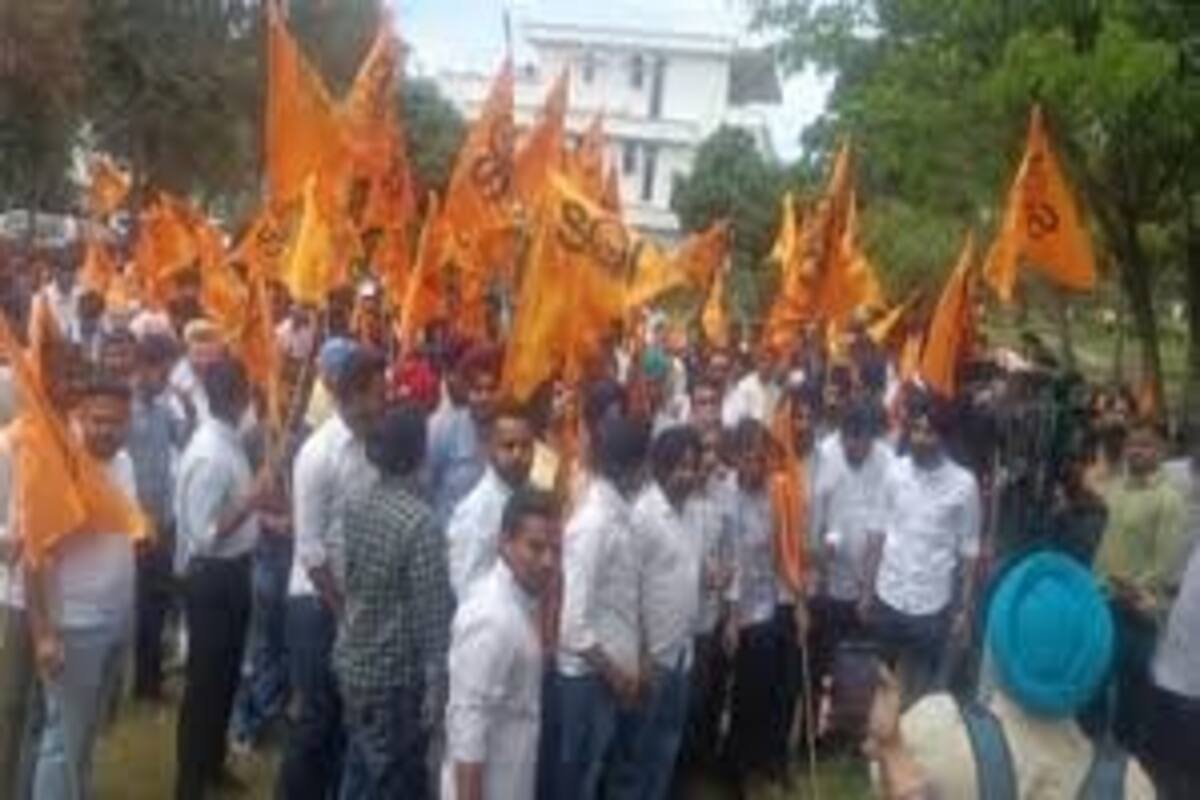 पंजाब सीएम मान के बयान पर मचा बवाल soi ने किया चंडीगढ़ में प्रदर्शन पुलिस ने रोका मार्च कई छात्र हिरासत में