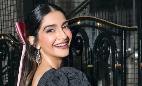 sonam kapoor 47 करोड़ में खरीदा ऐतिहासिक म्यूजिक स्टोर रिदम हाउस