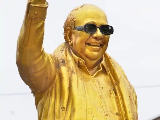 सुप्रीम कोर्ट का तमिलनाडु सरकार को झटका नेताओं की मूर्तियों पर क्यों खर्च हो रहे हैं जनता के पैसे