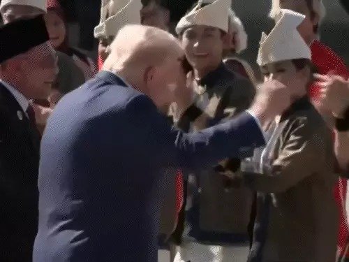 ट्रम्प ने मलेशिया में रेड कार्पेट पर किया डांस थाईलैंड-कंबोडिया शांति समझौते पर हस्ताक्षर